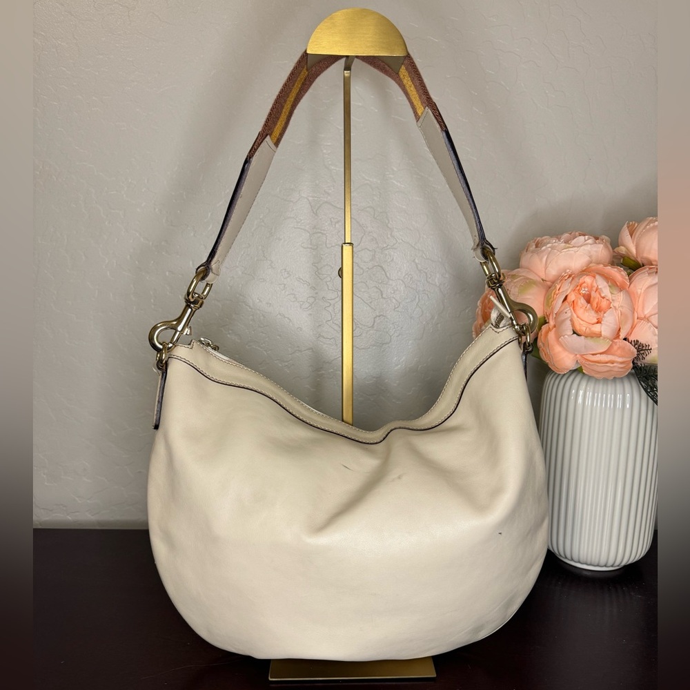 Y2K Gucci shoulder bag!